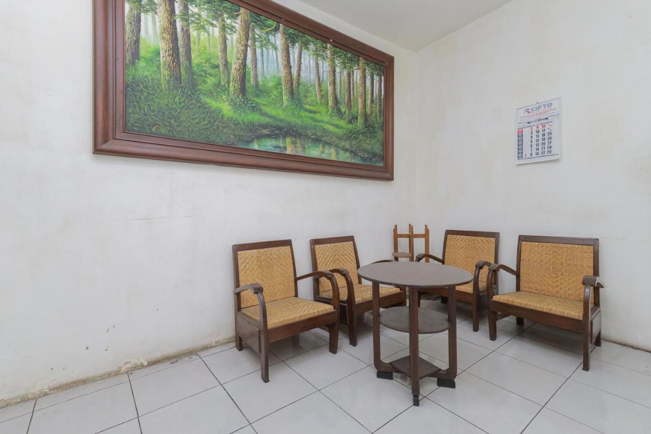 Reddoorz Near Stasiun Malang Kota Lama 2 Ngoại thất bức ảnh